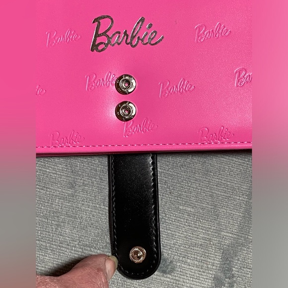 NWT Barbie X Miniso women’s pink limited edition embossed long wallet snap close - Picture 14 of 15